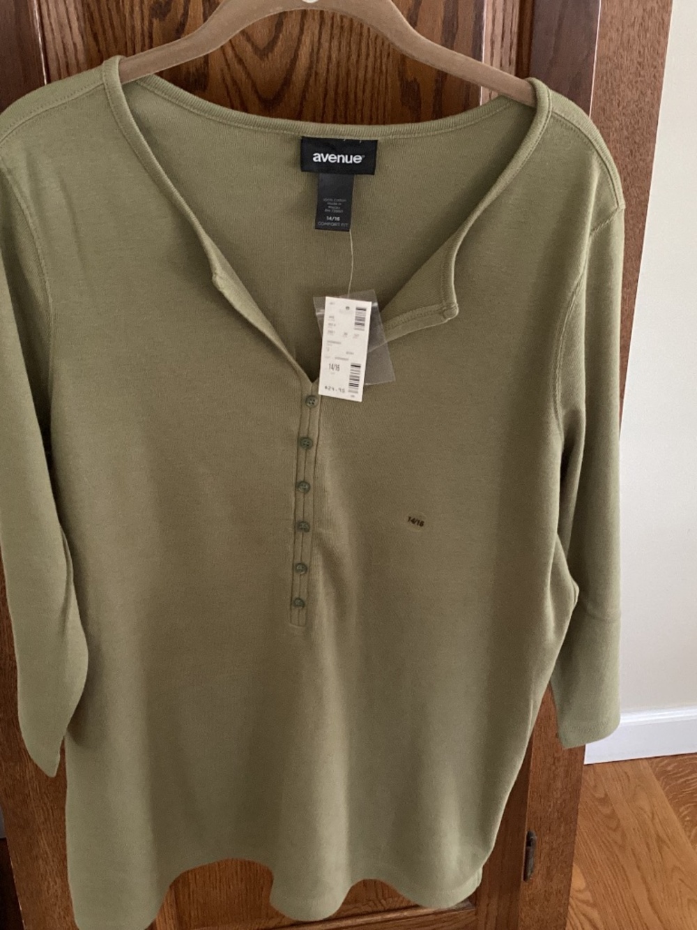 NEW Ladies Avenue 3/4 Sleeve Top